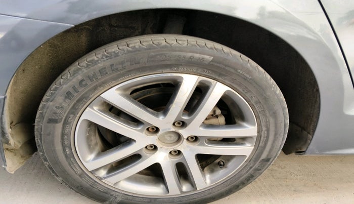 2012 Volkswagen Jetta HIGHLINE TDI, Diesel, Manual, 1,83,616 km, tyre