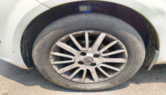 2010 Fiat Linea EMOTION 1.4, Petrol, Manual, 98,500 km, tyre