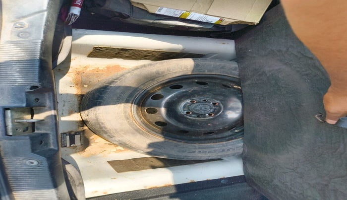 2010 Fiat Linea EMOTION 1.4, Petrol, Manual, 98,500 km, tyre