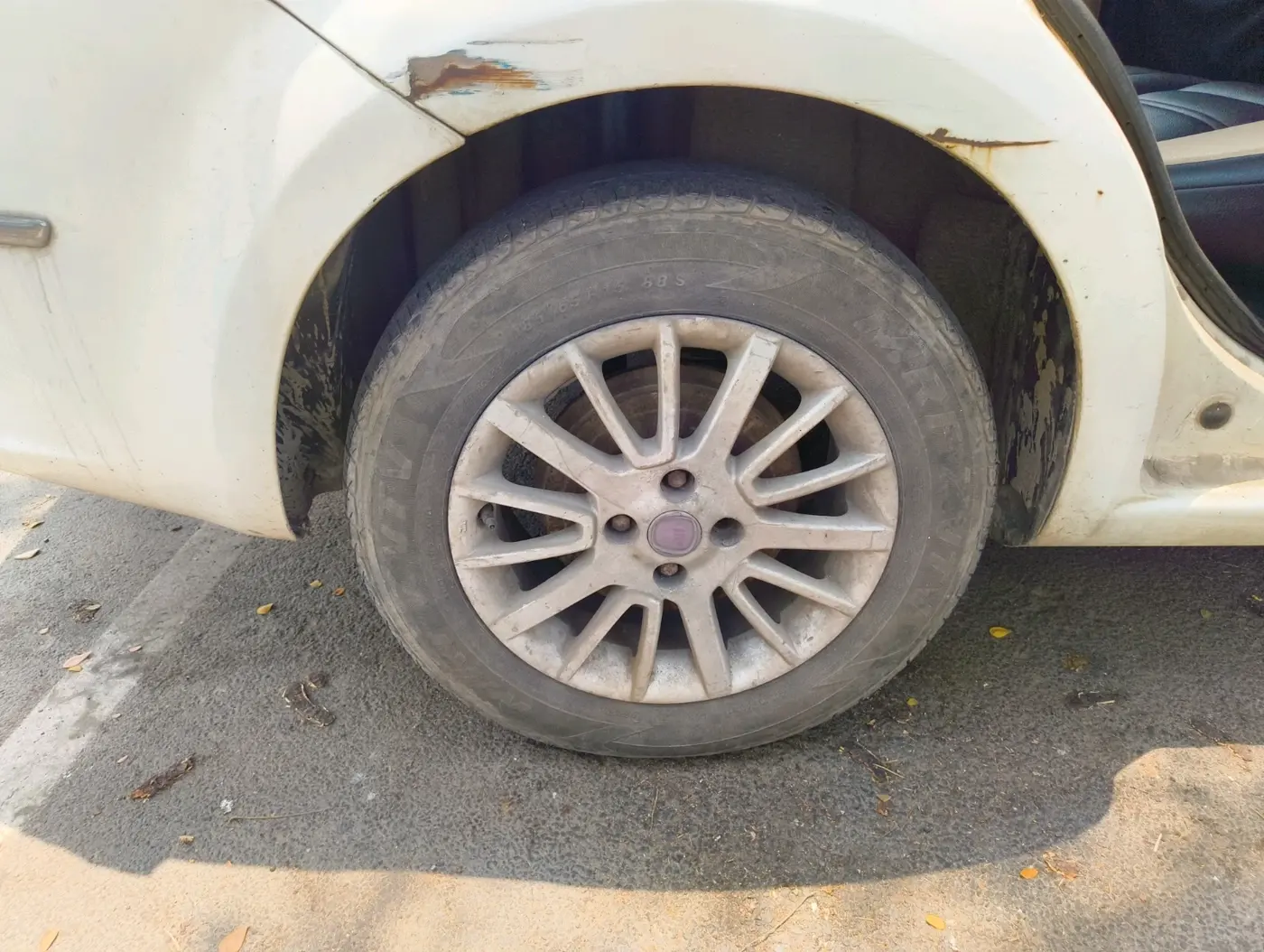 2010 Fiat Linea EMOTION 1.4, Petrol, Manual, 98,500 km, tyre