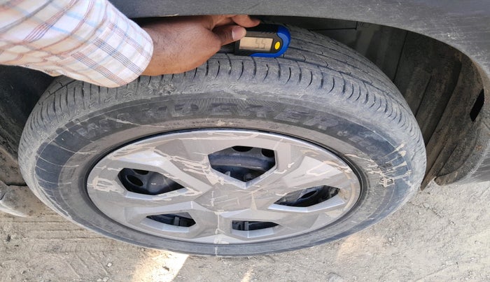 2024 Maruti BREZZA LXI S- CNG, CNG, Manual, 22,883 km, tyre