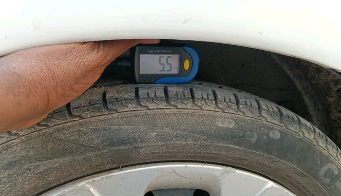 2017 Hyundai Eon MAGNA + AIRBAG, Petrol, Manual, 96,172 km, tyre