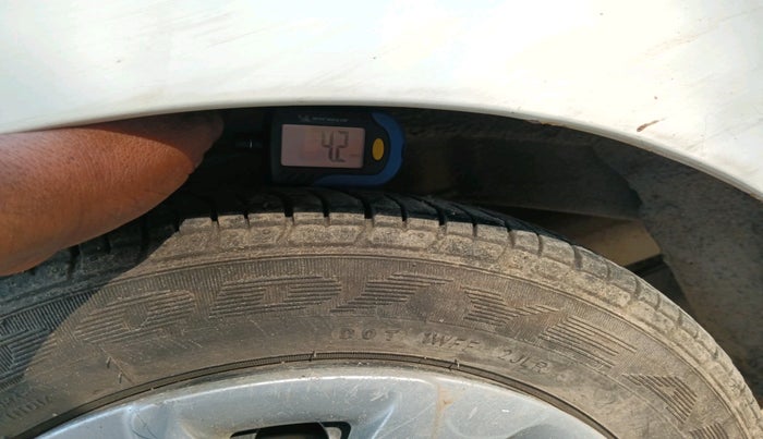 2017 Hyundai Eon MAGNA + AIRBAG, Petrol, Manual, 96,172 km, tyre