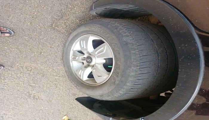 2012 Mahindra XUV500 W8, Diesel, Manual, 1,17,758 km, tyre