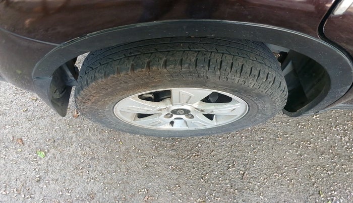 2012 Mahindra XUV500 W8, Diesel, Manual, 1,17,758 km, tyre