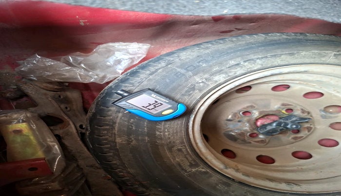 2016 Hyundai Eon ERA +, Petrol, Manual, 37,412 km, tyre