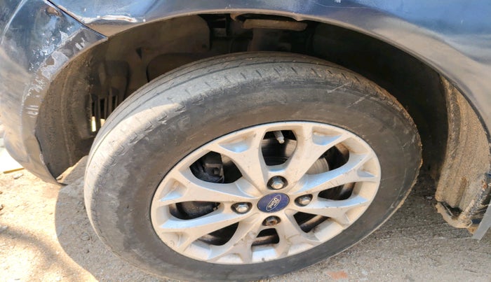 2012 Ford Figo TITANIUM 1.4 DIESEL, Diesel, Manual, 1,27,705 km, tyre