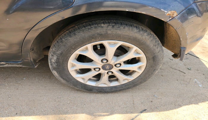 2012 Ford Figo TITANIUM 1.4 DIESEL, Diesel, Manual, 1,27,705 km, tyre