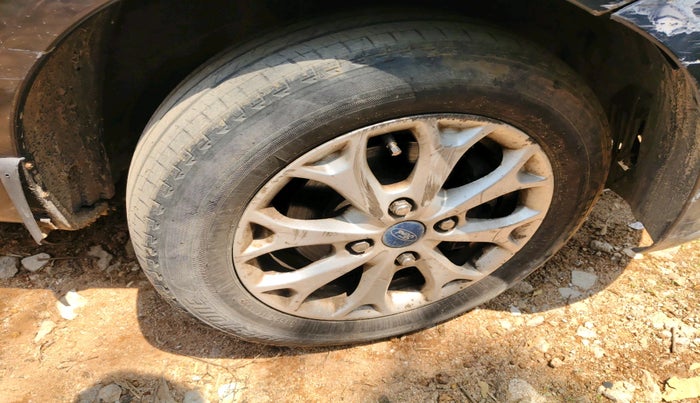 2012 Ford Figo TITANIUM 1.4 DIESEL, Diesel, Manual, 1,27,705 km, tyre