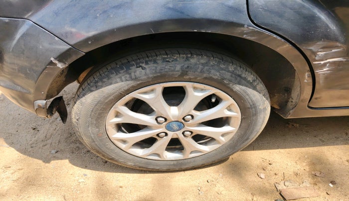 2012 Ford Figo TITANIUM 1.4 DIESEL, Diesel, Manual, 1,27,705 km, tyre