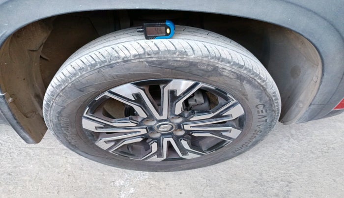 2022 Renault Kiger RXT (O) AMT DUAL TONE, Petrol, Automatic, 10,961 km, tyre