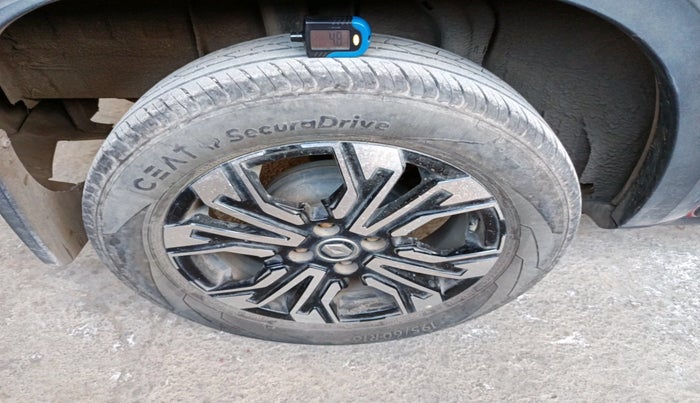 2022 Renault Kiger RXT (O) AMT DUAL TONE, Petrol, Automatic, 10,961 km, tyre