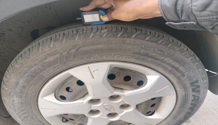 2019 Mahindra XUV300 W6 1.2 PETROL, Petrol, Manual, 62,445 km, tyre