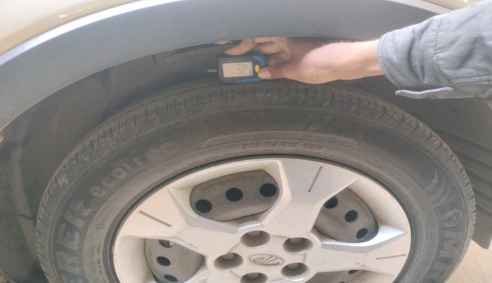 2019 Mahindra XUV300 W6 1.2 PETROL, Petrol, Manual, 62,445 km, tyre