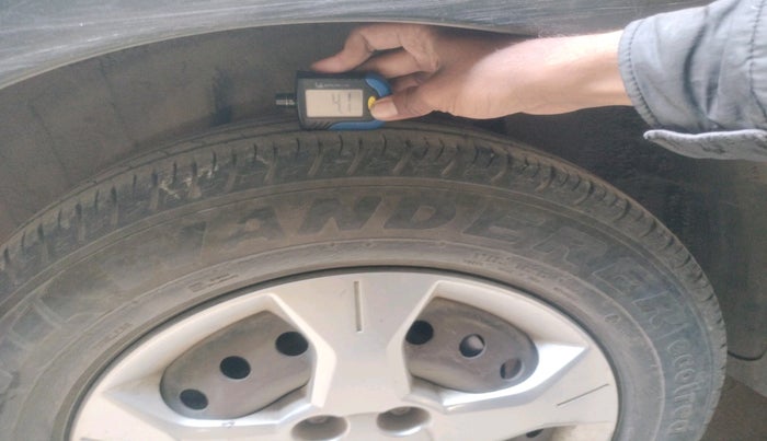 2019 Mahindra XUV300 W6 1.2 PETROL, Petrol, Manual, 62,445 km, tyre