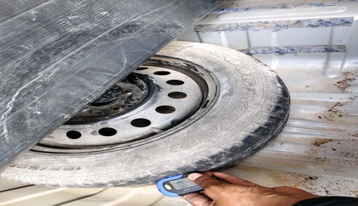 2011 Toyota Etios VX, Petrol, Manual, 46,822 km, tyre