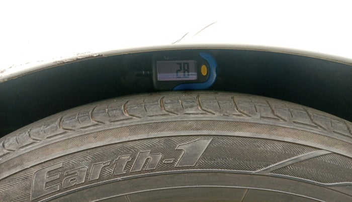 2011 Hyundai i10 MAGNA 1.2, Petrol, Manual, 85,594 km, tyre