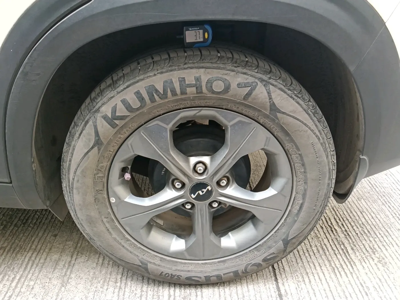 2021 KIA SELTOS HTK PLUS 1.5 IMT, Petrol, Manual, 33,000 km, tyre