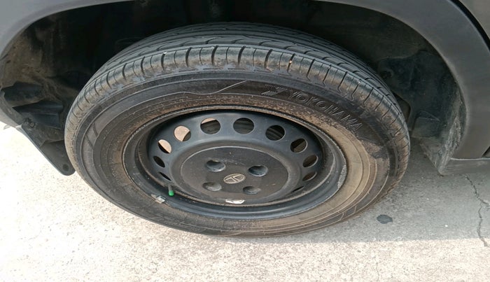 2022 Tata PUNCH PURE MT, Petrol, Manual, 54,662 km, tyre