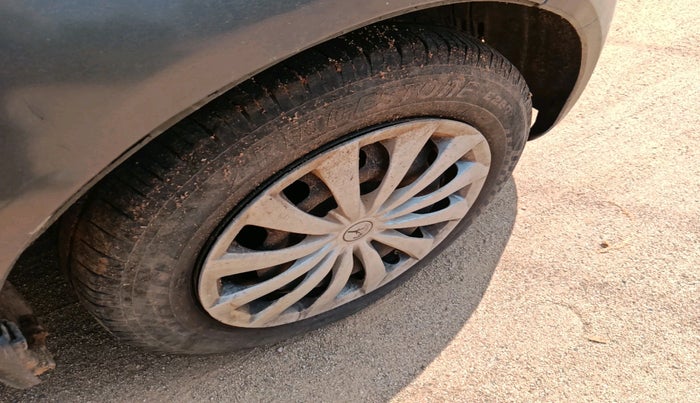 2011 Ford Figo TITANIUM 1.4 DIESEL, Diesel, Manual, 1,59,578 km, tyre