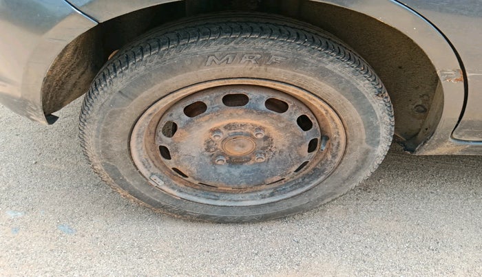 2011 Ford Figo TITANIUM 1.4 DIESEL, Diesel, Manual, 1,59,578 km, tyre