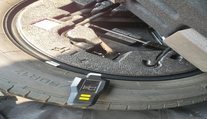 2018 Hyundai Creta SX (O) 1.6 PETROL, Petrol, Manual, 1,29,490 km, tyre