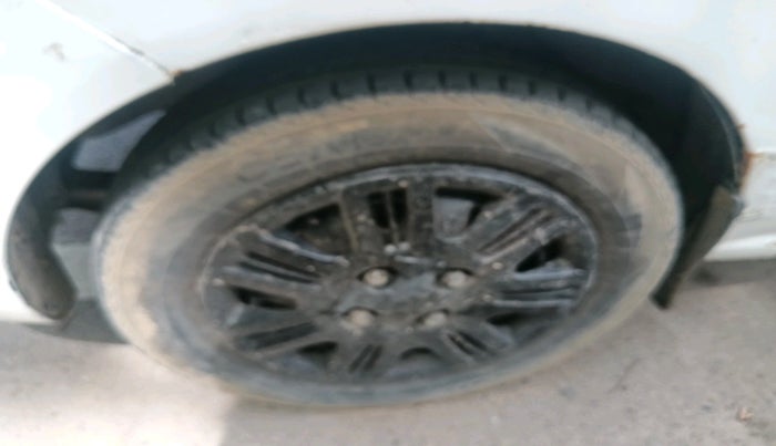 2013 Hyundai Santro Xing GLS, CNG, Manual, 1,59,673 km, tyre