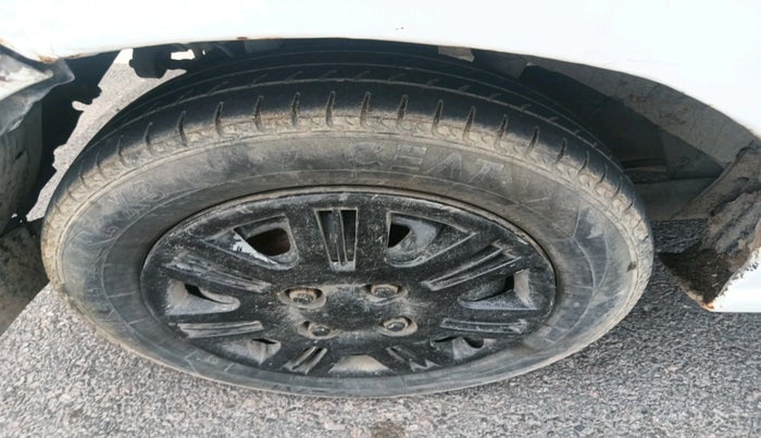 2013 Hyundai Santro Xing GLS, CNG, Manual, 1,59,673 km, tyre