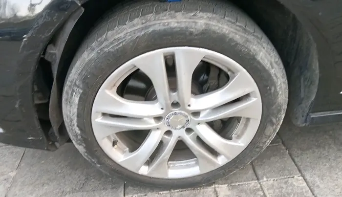 2012 Mercedes Benz E Class E 250 CDI Avantgarde, Diesel, Automatic, 1,54,809 km, tyre