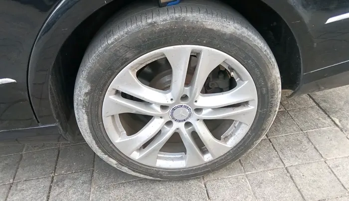 2012 Mercedes Benz E Class E 250 CDI Avantgarde, Diesel, Automatic, 1,54,809 km, tyre