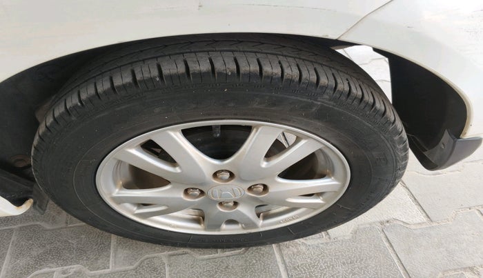 2017 Honda Brio VX AT, Petrol, Automatic, 13,400 km, tyre