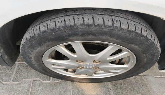 2017 Honda Brio VX AT, Petrol, Automatic, 13,400 km, tyre