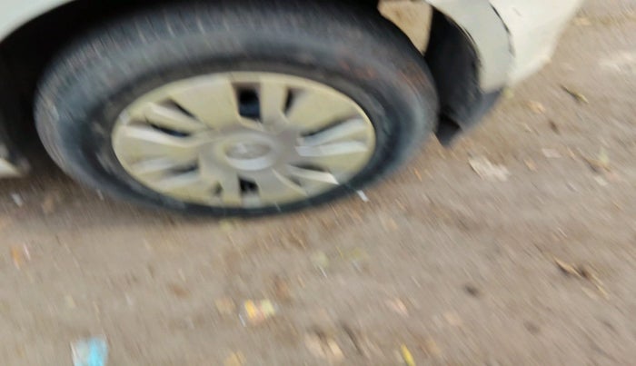 2012 Maruti Swift VXI, Petrol, Manual, 65,398 km, tyre