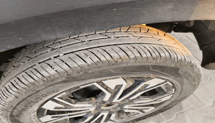 2021 Renault Kiger RXT (O) MT DUAL TONE, Petrol, Manual, 53,461 km, tyre