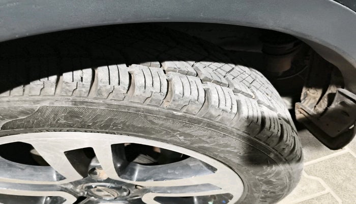 2017 Tata Hexa XT 4X2 6 STR, Diesel, Manual, 1,03,856 km, tyre