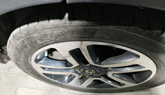 2017 Tata Hexa XT 4X2 6 STR, Diesel, Manual, 1,03,856 km, tyre