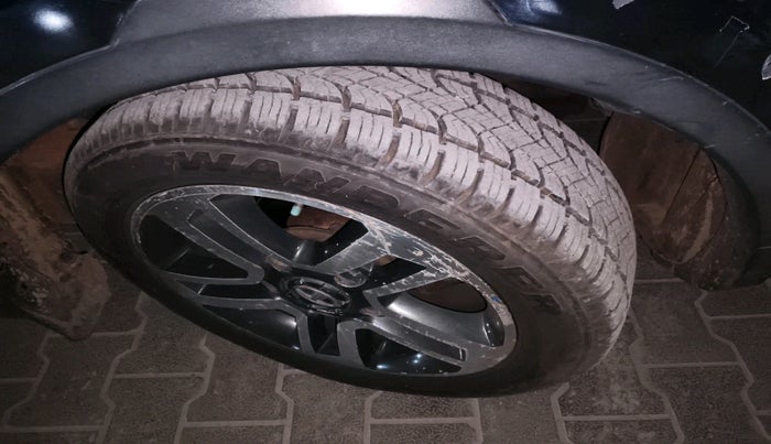 2017 Tata Hexa XT 4X2 6 STR, Diesel, Manual, 1,03,856 km, tyre