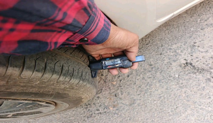 2018 Maruti Swift LXI, CNG, Manual, 1,39,401 km, tyre