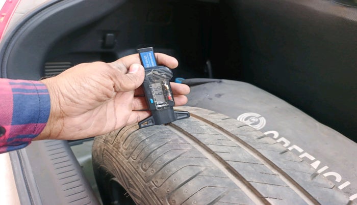 2018 Maruti Swift LXI, CNG, Manual, 1,39,401 km, tyre