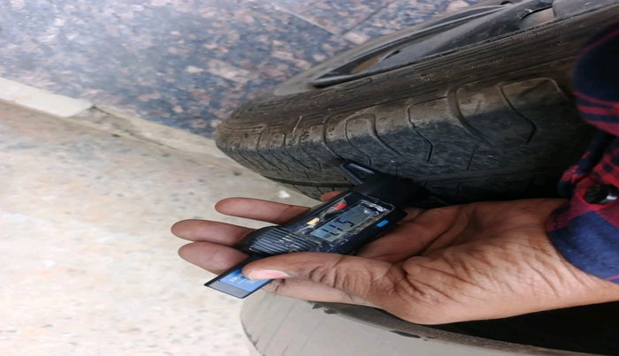 2018 Maruti Swift LXI, CNG, Manual, 1,39,401 km, tyre