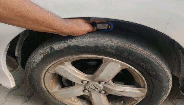 2011 Honda City 1.5L I-VTEC V AT, CNG, Automatic, 1,28,059 km, tyre