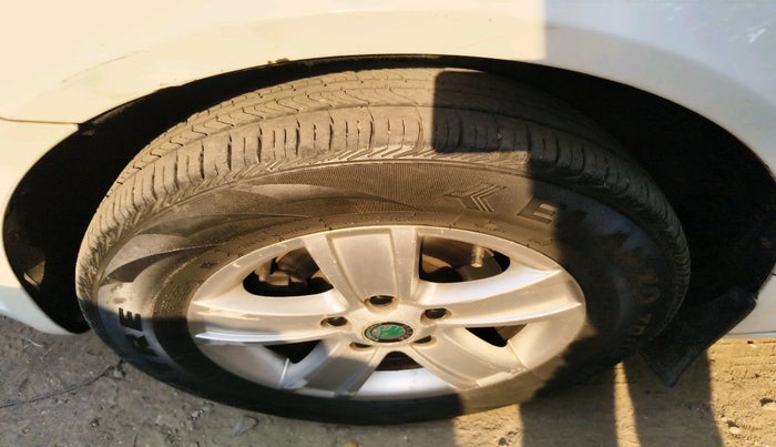 2010 Skoda Laura AMBIENTE 1.9 TDI MT, Diesel, Manual, 1,95,268 km, tyre