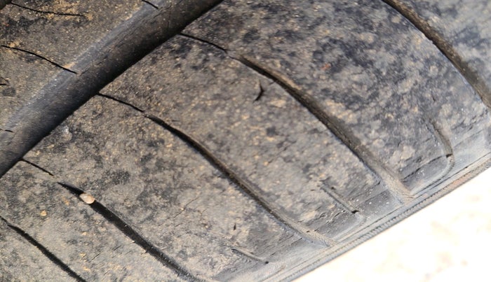 2016 Maruti Vitara Brezza LDI (O), Diesel, Manual, 1,42,518 km, tyre