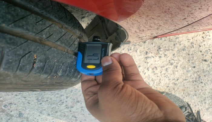 2011 Hyundai i10 SPORTZ 1.2 AT, Petrol, Automatic, 41,366 km, tyre