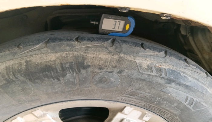 2011 Mahindra Xylo E8, Diesel, Manual, 1,99,042 km, tyre