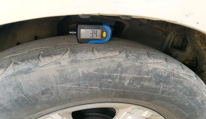 2011 Mahindra Xylo E8, Diesel, Manual, 1,99,042 km, tyre