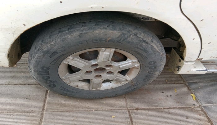 2011 Mahindra Xylo E8, Diesel, Manual, 1,99,042 km, tyre