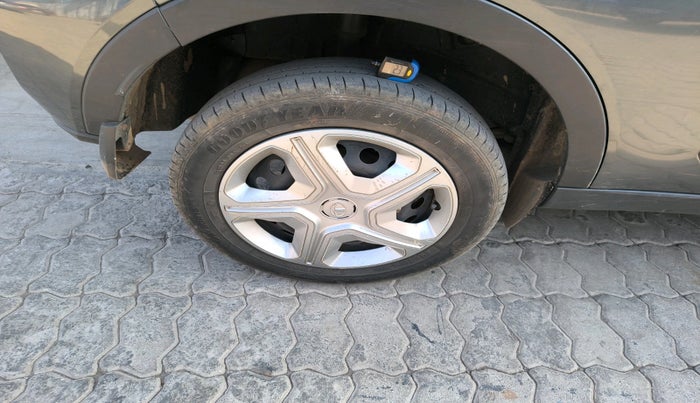 2023 Tata NEXON XM PLUS SUNROOF PETROL, Petrol, Manual, 1,03,987 km, tyre