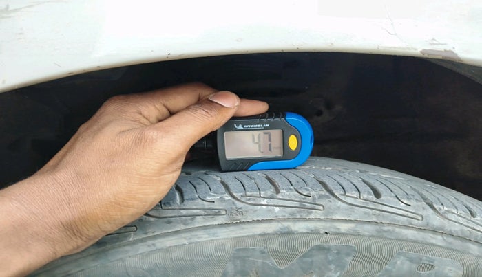 2011 Maruti Swift LDI, Diesel, Manual, 1,21,215 km, tyre