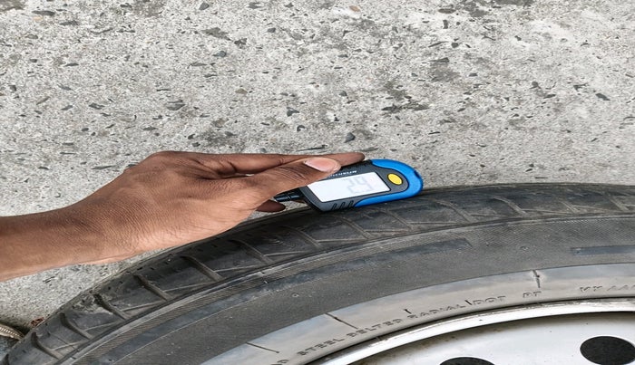 2011 Maruti Swift LDI, Diesel, Manual, 1,21,215 km, tyre